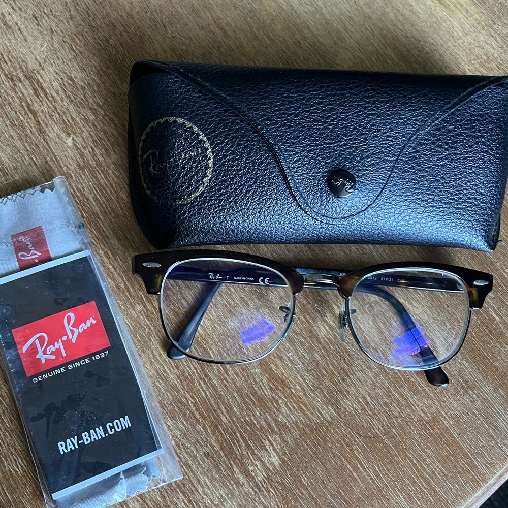Ray-Ban Eyeglasses with tortoise frame & adjustable nose pads
